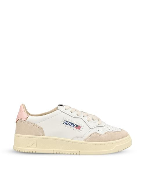 Sneakers realizzate in pelle