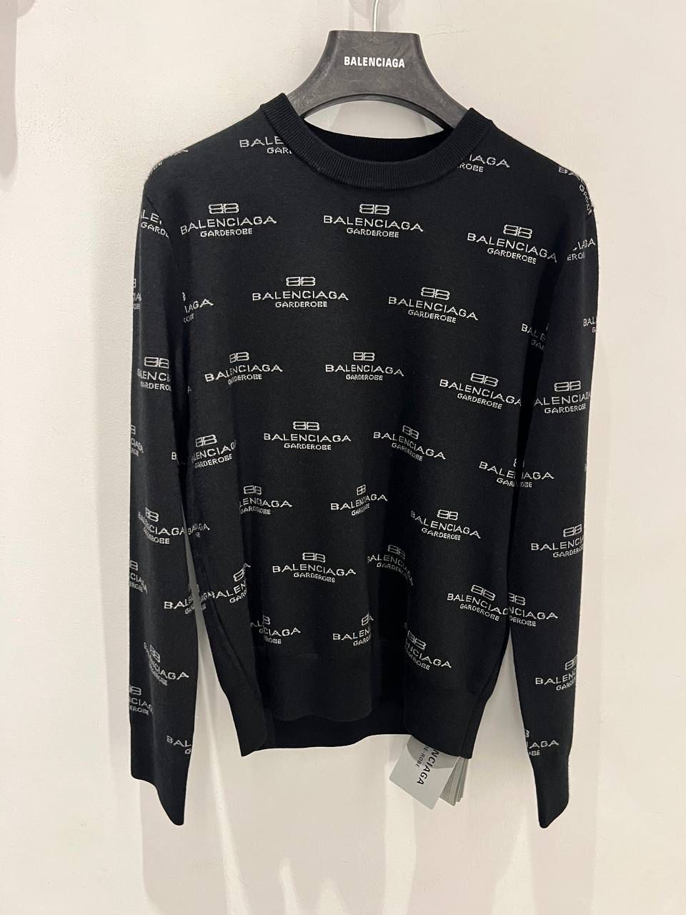 Garderobe All-Over Logo Sweater