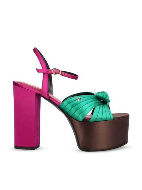 Sandali realizzati in pelle