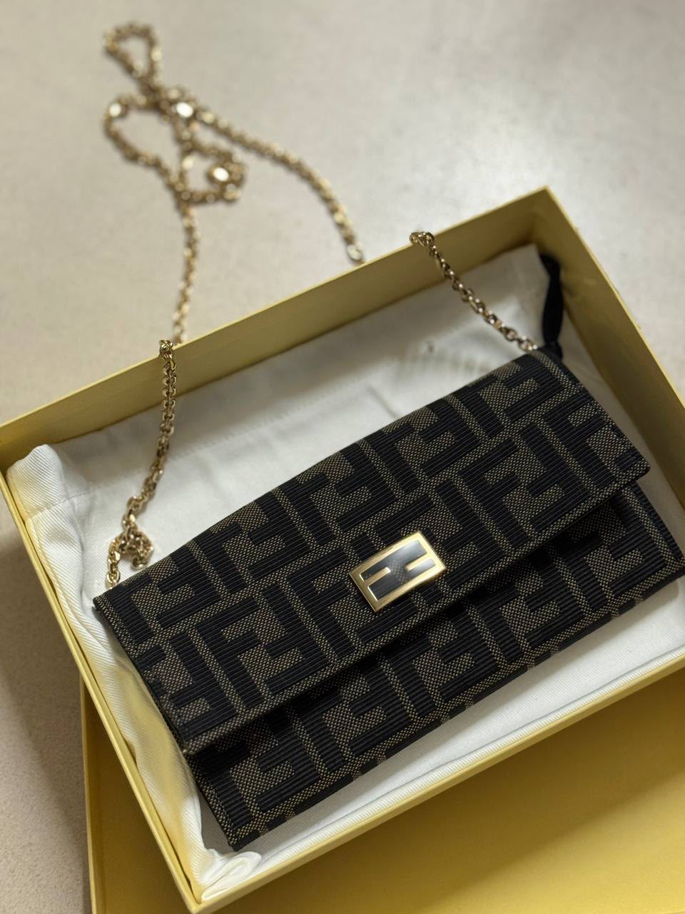 FF Logo Chain Wallet