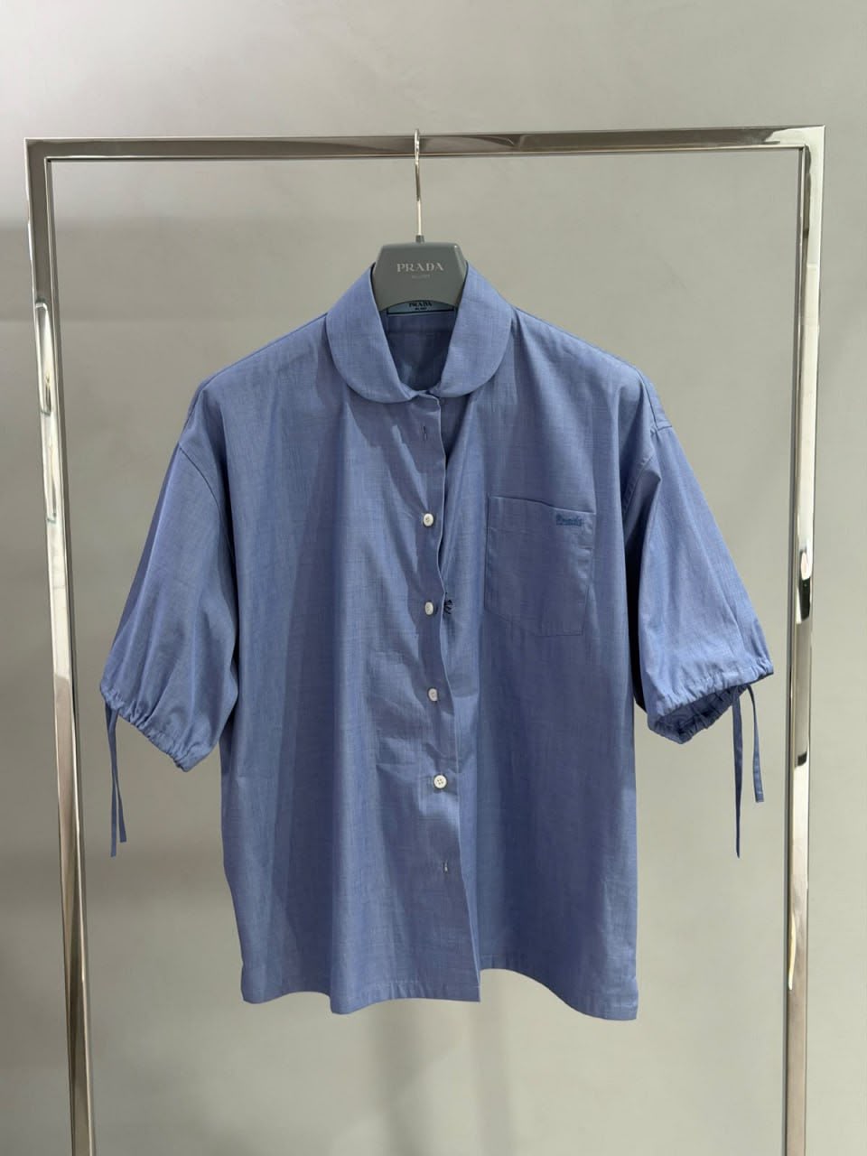 Poplin shirt with drawstring sleeves